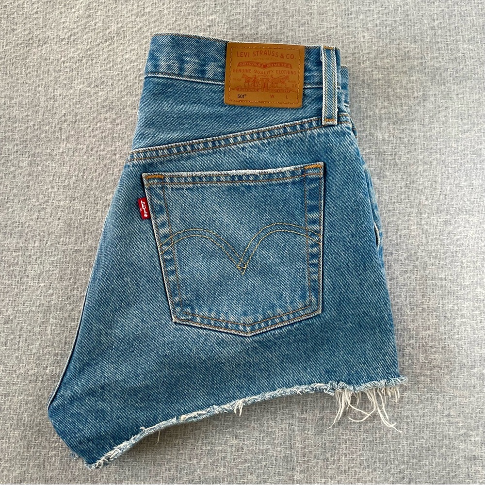 Levi’s 501 Levi Strauss Cut Off Button Fly Blue Jean Denim Shorts Distressed - Picture 7 of 14